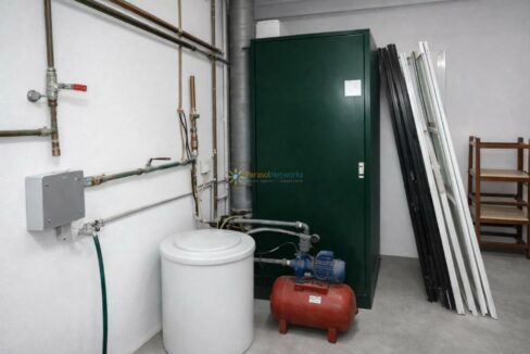 Sala de máquinas ordenada y funcional