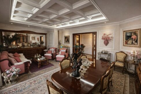 Sala elegante con muebles clásicos y lujosos