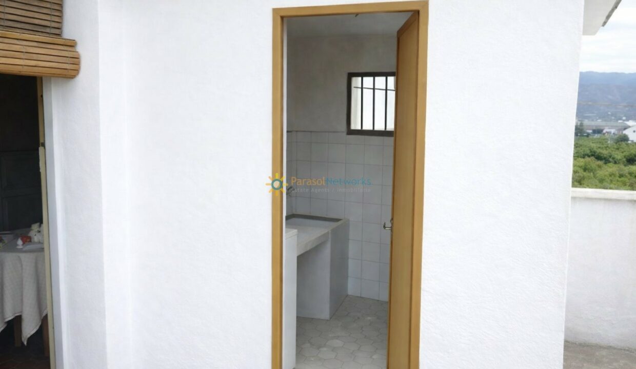 Sala limpia y luminosa al aire libre