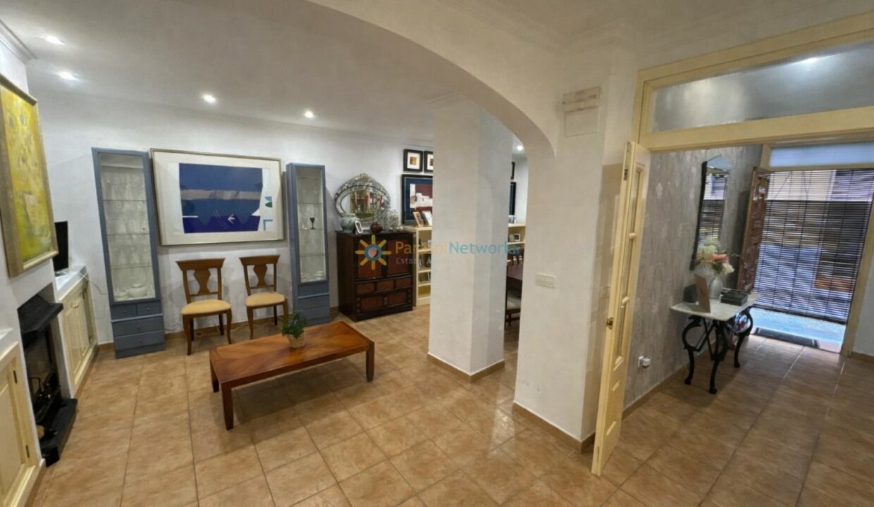 Sala luminosa con acceso al exterior