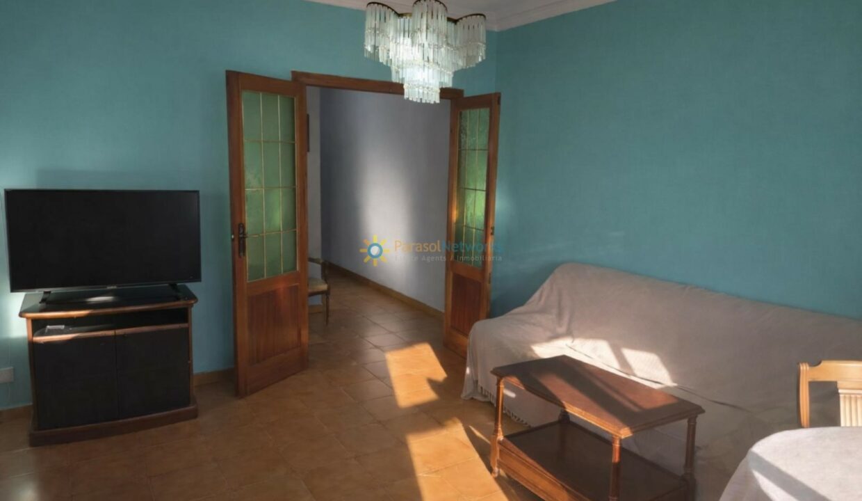 Sala luminosa y elegante