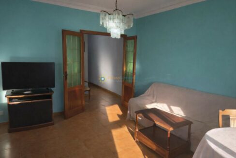 Sala luminosa y elegante