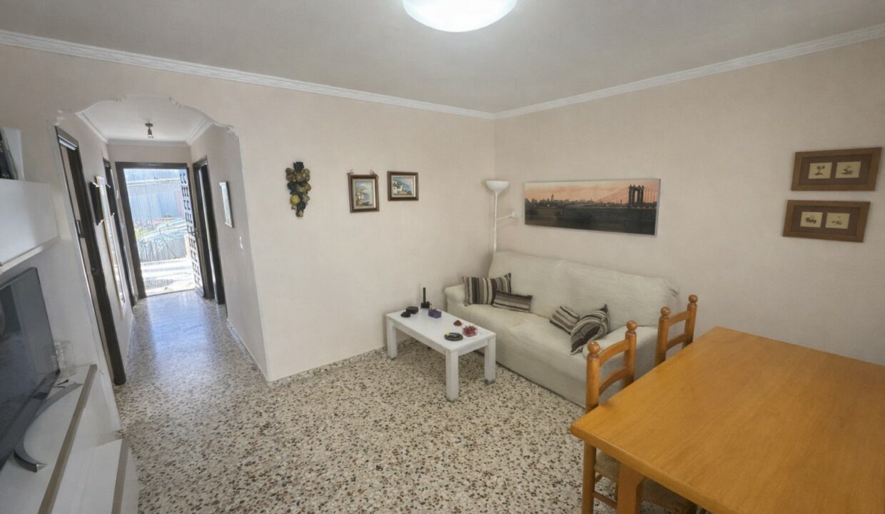 Sala moderna y ordenada