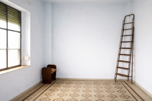 Sala renovada con azulejos vintage