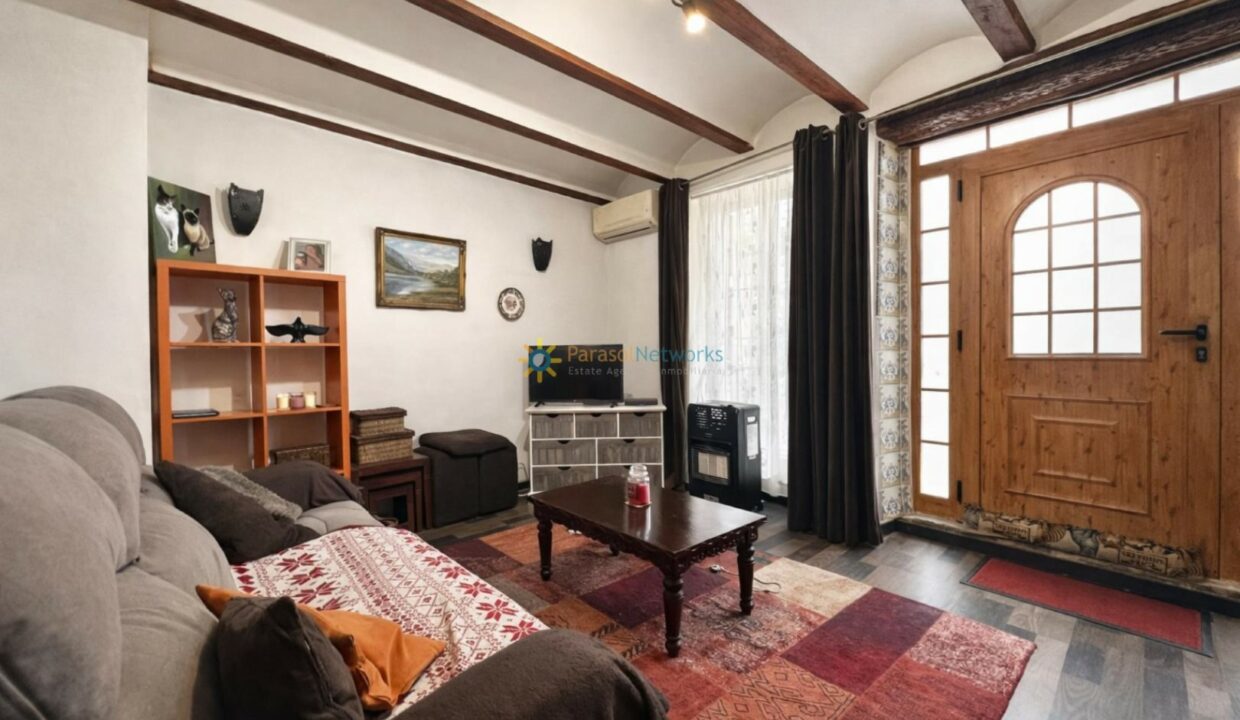 Sala rústica con detalles cálidos