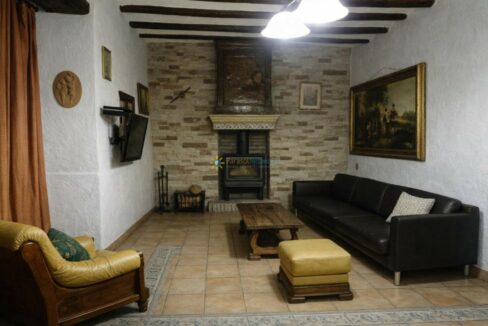 Sala rústica con toques modernos