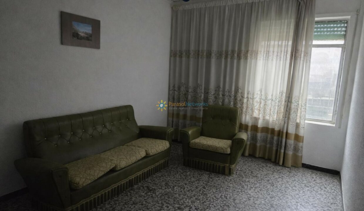 Sala vintage con sofá verde oliva