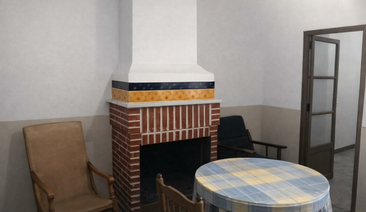 Salón acogedor con chimenea y mesa