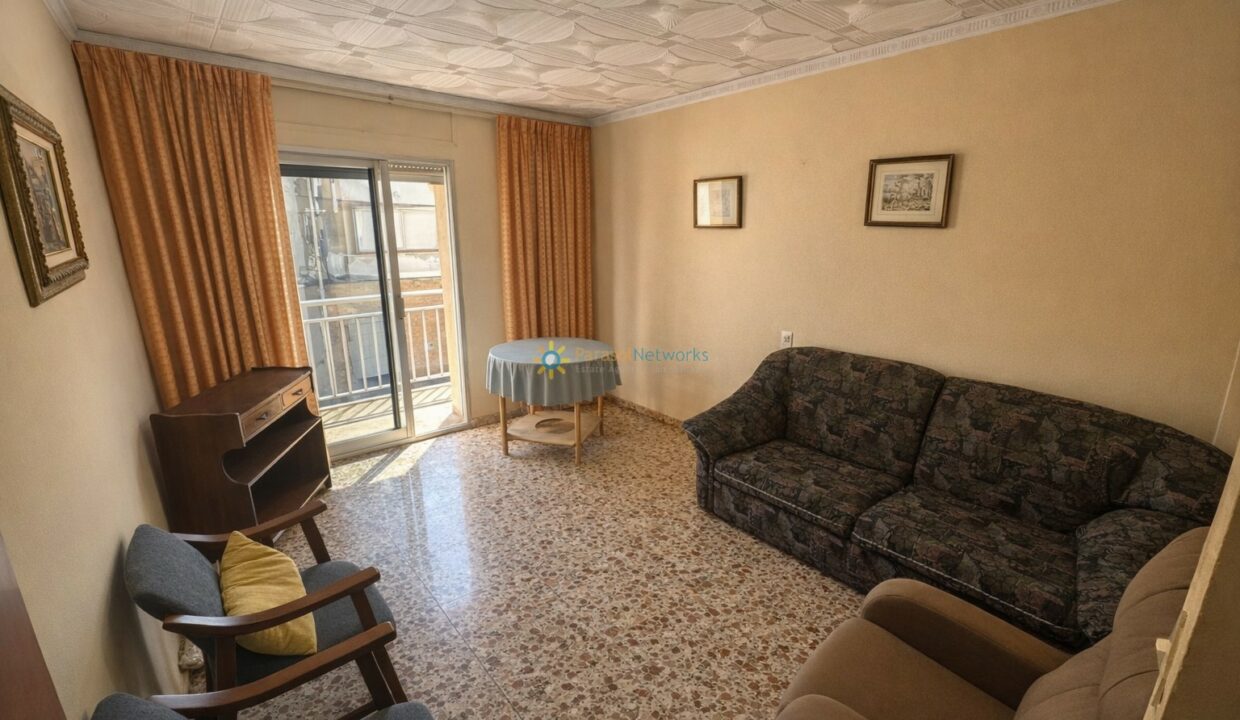 Salón con muebles clásicos y detalles modernos