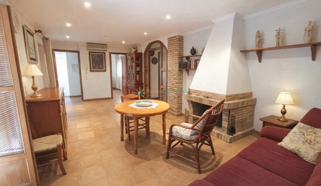 Salón tradicional con detalles cálidos