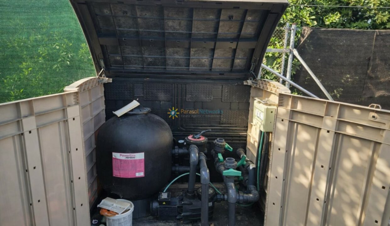 Sistema de filtrado de piscina en cobertizo