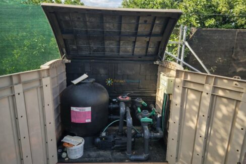 Sistema de filtrado de piscina en cobertizo