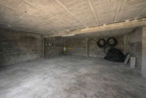 Sótano vacío y ordenado