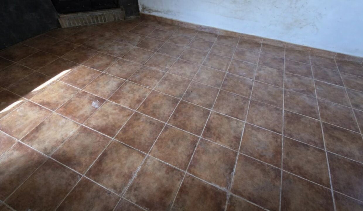 Suelo de cerámica con sombra natural