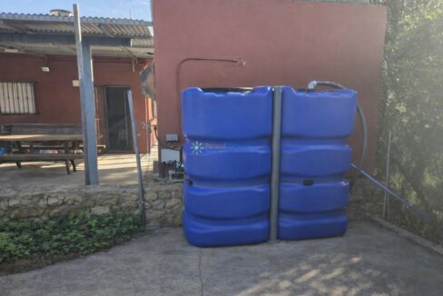 Tanques de agua al sol