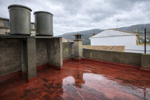 Tejado rural tras la lluvia