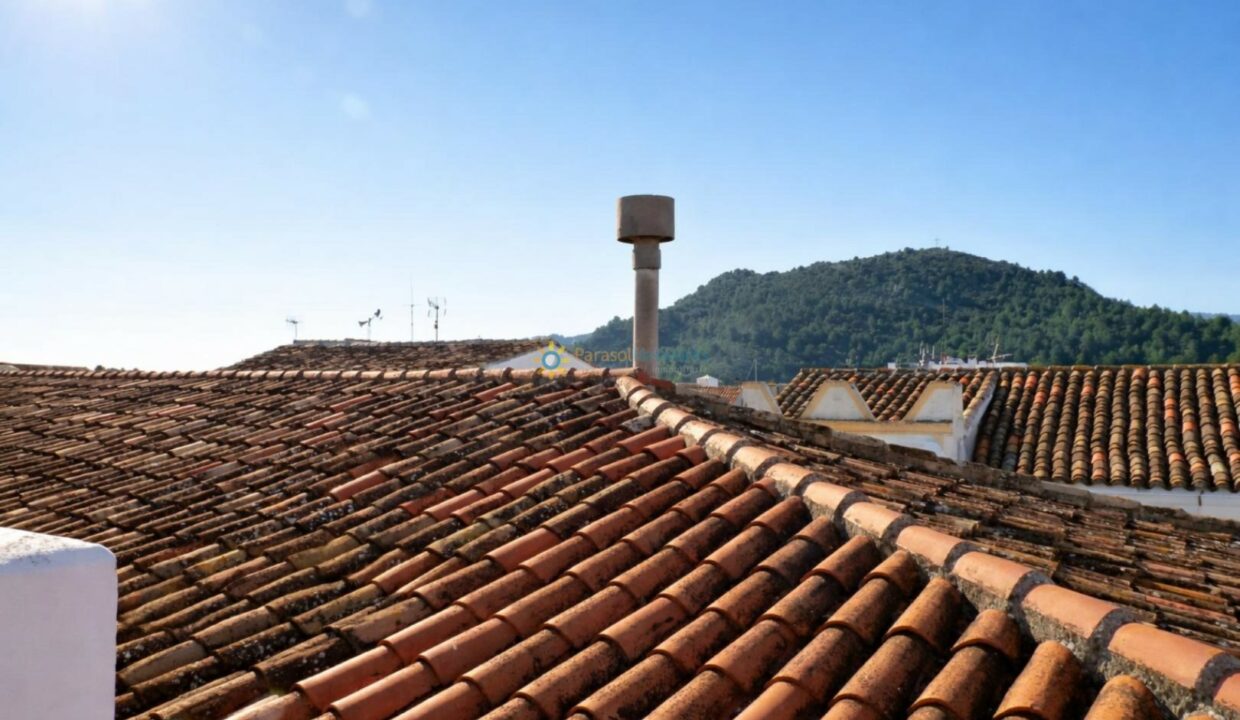 Tejas de terracota y colinas verdes