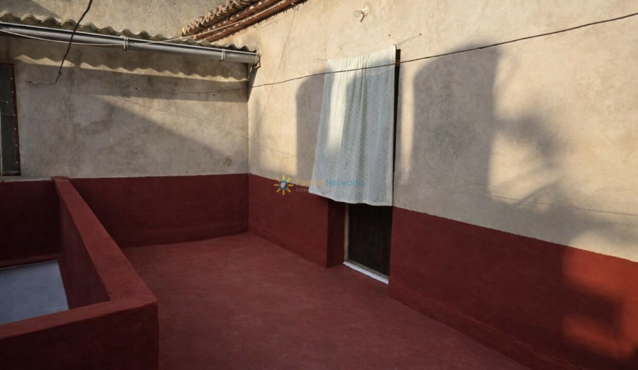 Terraza mediterránea al atardecer