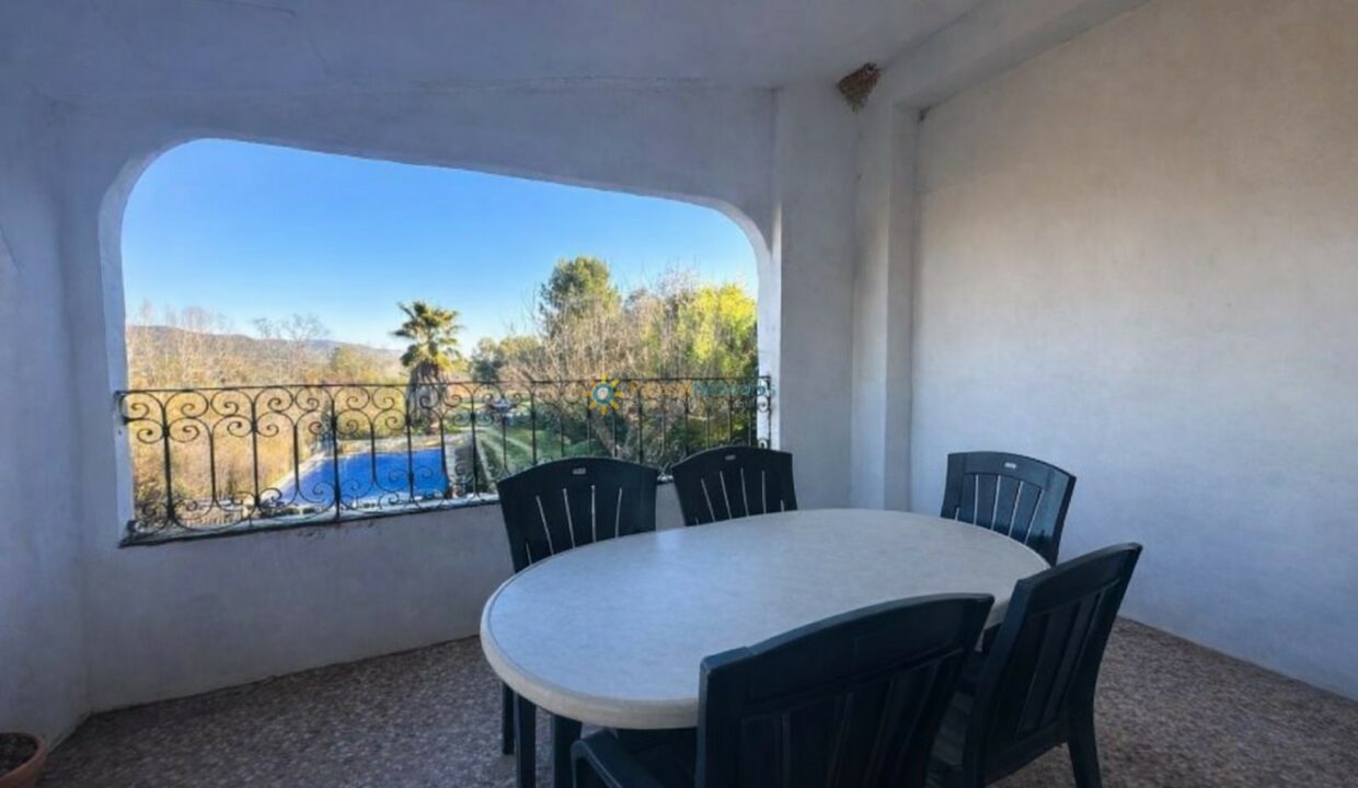 Terraza mediterránea con vista panorámica