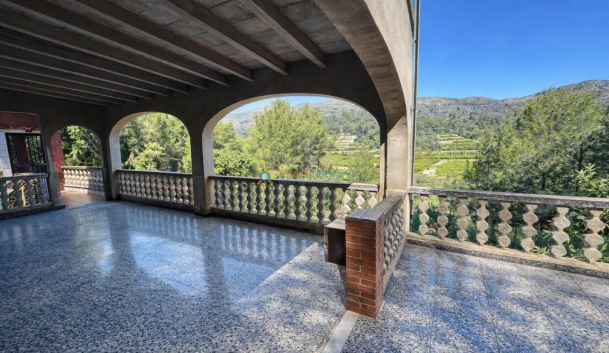 Terraza mediterránea con vista panorámica