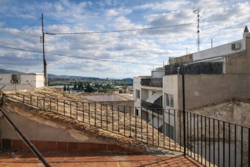 Terraza mediterránea con vistas al paisaje