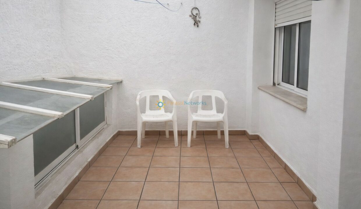 Terraza tranquila con suelo de terracota