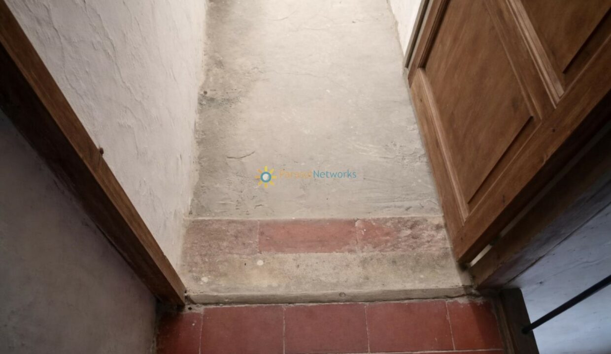 Umbral de um interior envejecido