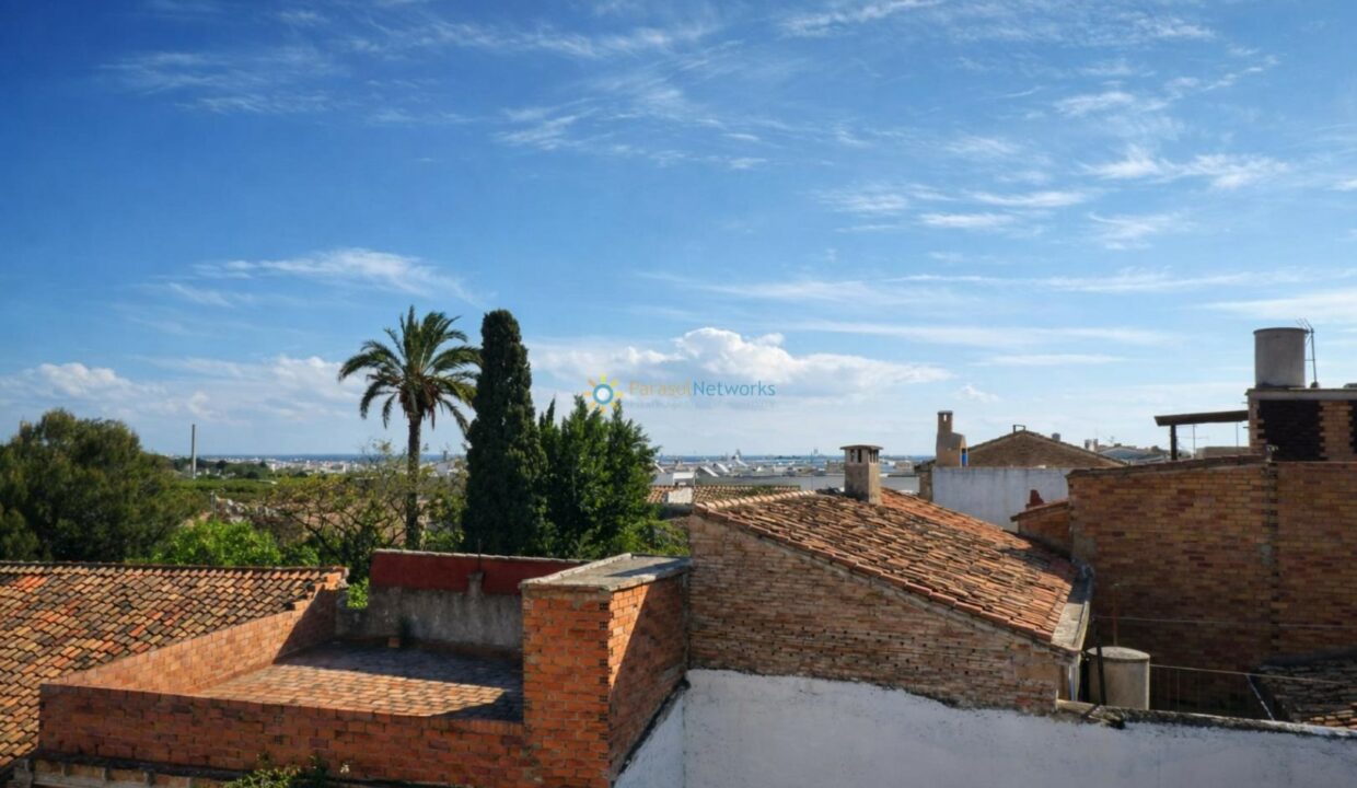 Vista mediterránea con techos de terracota