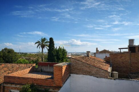 Vista mediterránea con techos de terracota